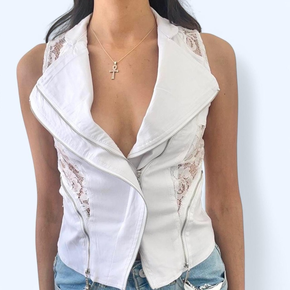 Oh Yes White Lace Zip-Up Y2K Top 🤍